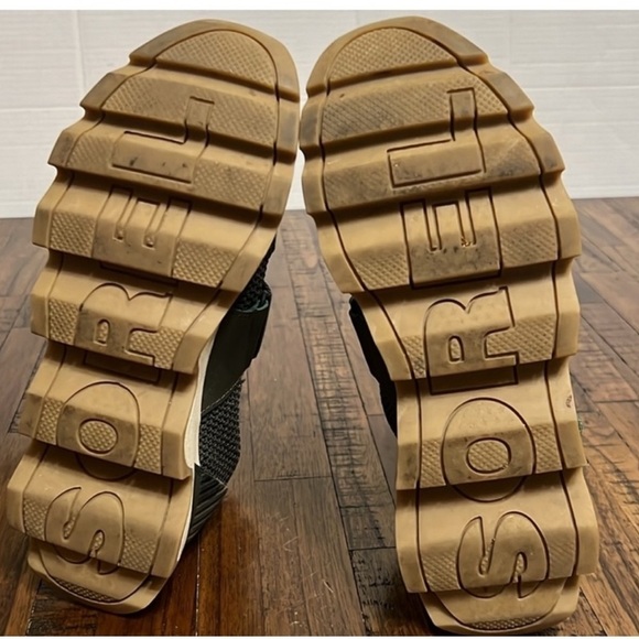 SOREL THE OG SNEAKERS Kinetic Green
Camo Scalloped soles size 7.5 - Picture 16 of 16